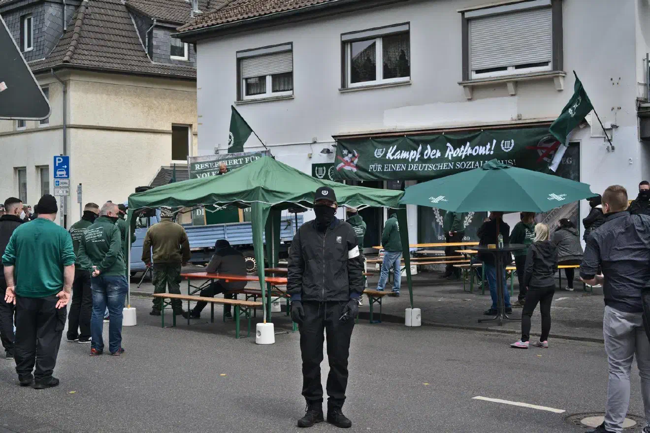 Pressevertreter*innen wurden eingeschüchtert. Es gab diverse Gewaltandrohungen verschiedener Teilnehmer. Teils offen, teils zugeflüstert.