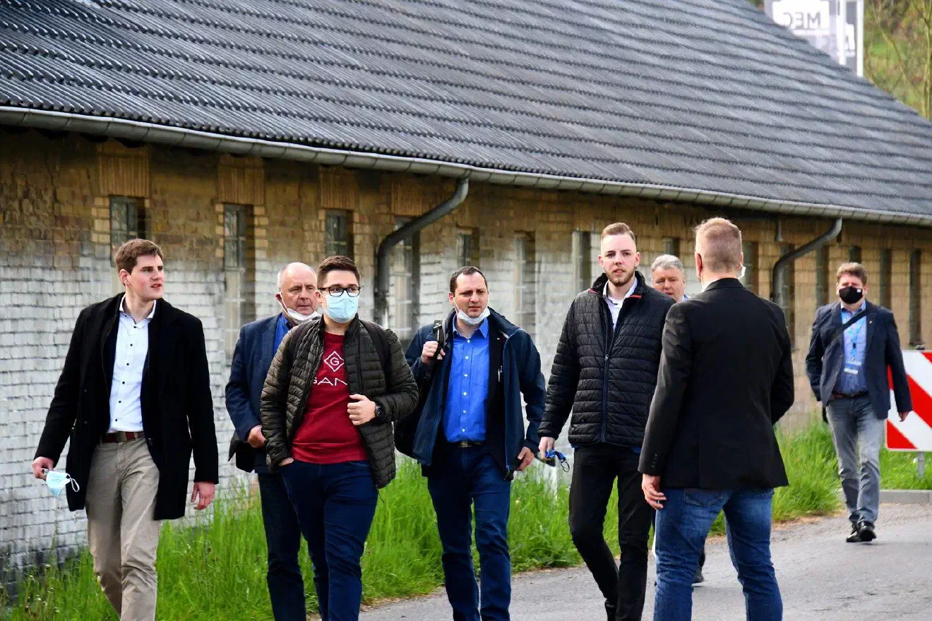 ...wurde der Parteitag nach den Begrüßungsreden von Tino Chrupalla und Jens Kestner wieder beendet.