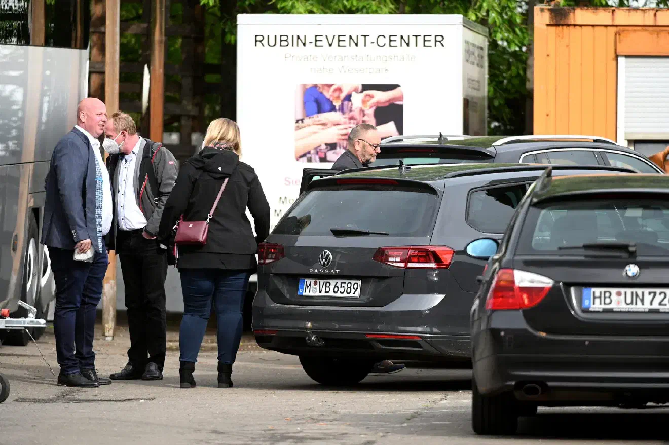 Rechtlich müssen die Mitglieder jedoch sechs Wochen im Vorfeld über den genauen Veranstaltungsort informiert werden - eben dieses hatte die AfD-Bremen unterlassen.