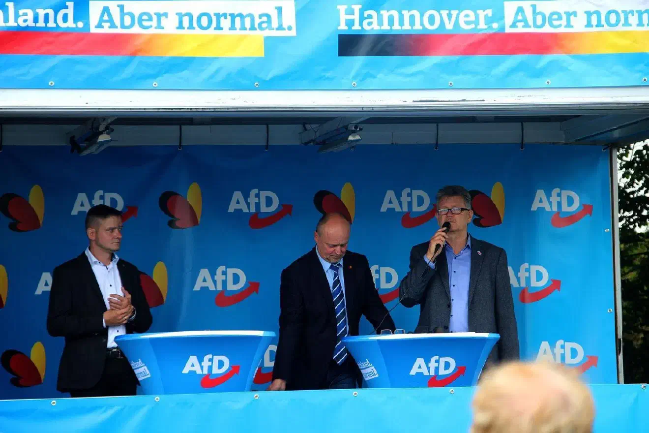 Rocco Kever (links) und Manfred Kammler (rechts), beide Mitglieder des Kreisvorstandes der AfD Hannover- Land, kandidieren für die Regionsversammlung, ...