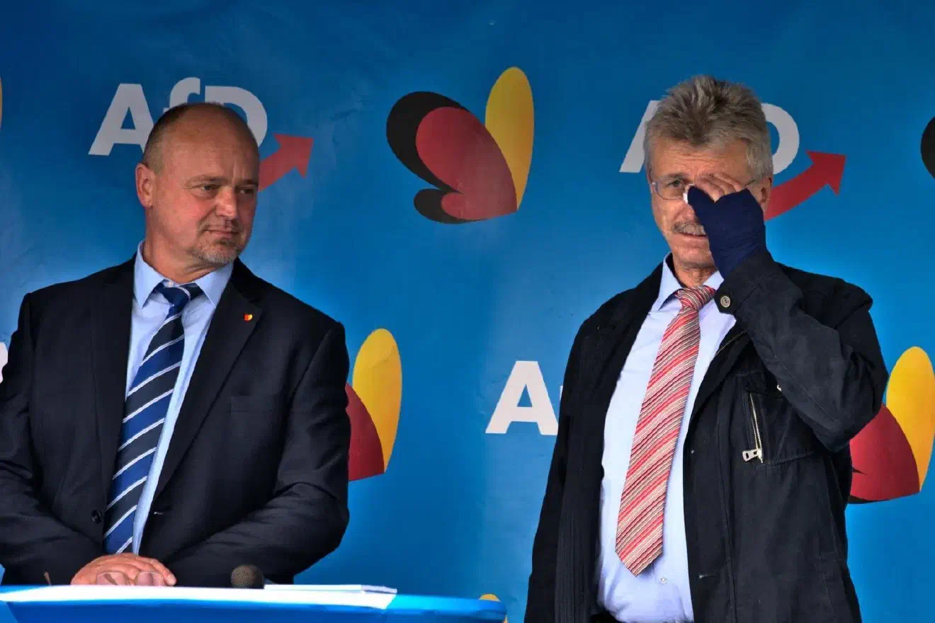 ... und Siegfried Reichert aus Sehnde, der sich nach eventueller Wiederwahl als Kandidat um das Amt des Regionspräsident bewerben will. Reichert war einer der Stellverteter der vorherigen Landesvorsitzenden Dana Guth, die bei der Neuwahl im September 2020 durch Jens Kestner abgelöst wurde und bald darauf die AfD verließ.