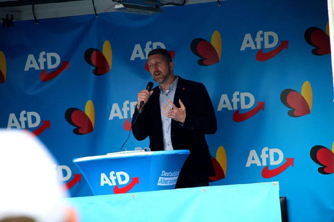 Mit ihm auf der Bühne stand der Bundestagskandidat des Wahlkreises Hannover Land 2, Dirk Brandes aus Wedemark. Brandes ist Vorsitzender des Kreisverbandes Hannover-Land.