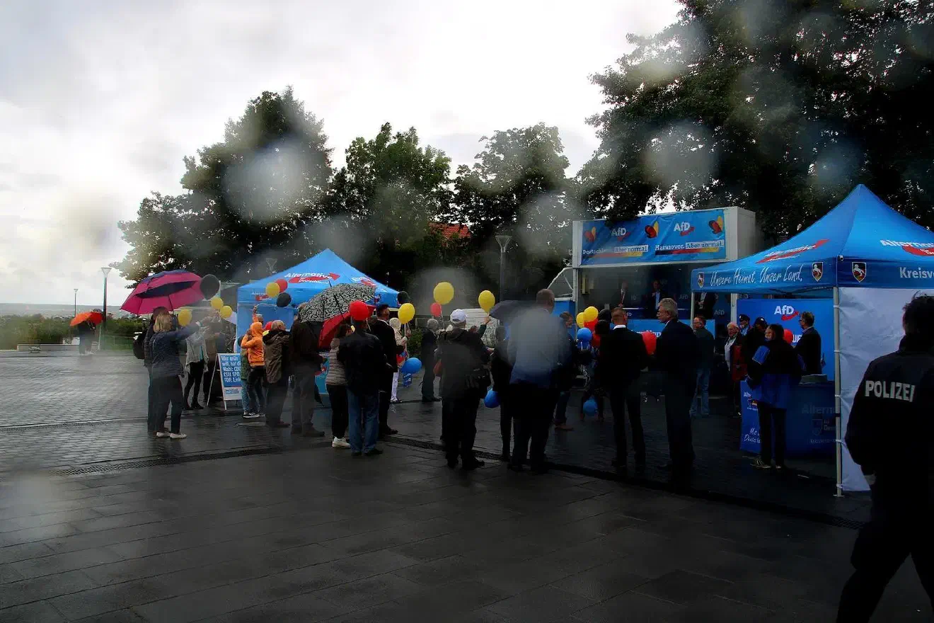 Zum Abschluss der Veranstaltung wurden einige Luftballons in die Luft gelassen. Hierbei wurde betont, dass in diesen kein CO2 sondern nur Helium enthalten sei, was den Klimawandel nicht verstärken würde.