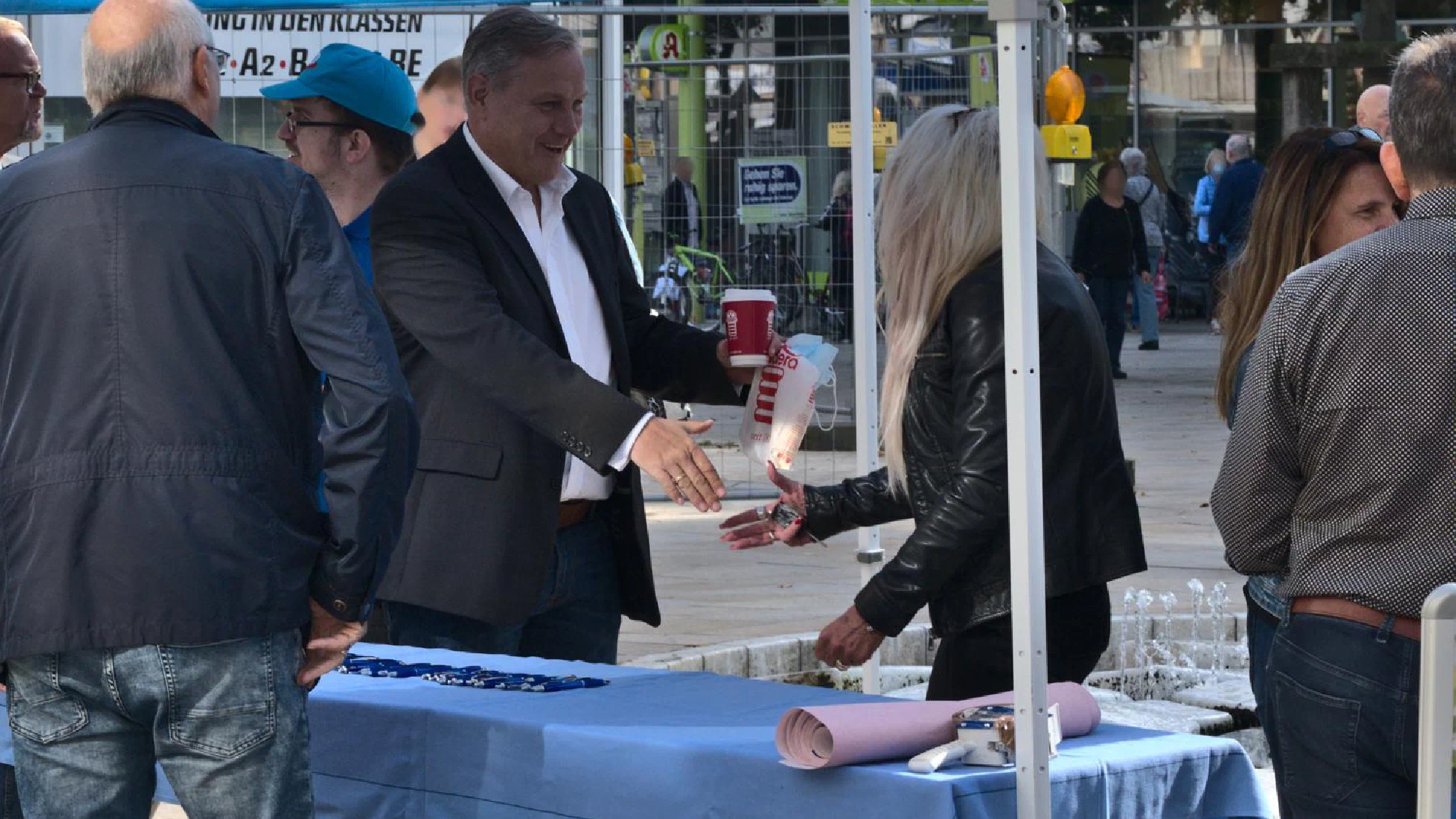 AfD-Infostand in Wolfsburg