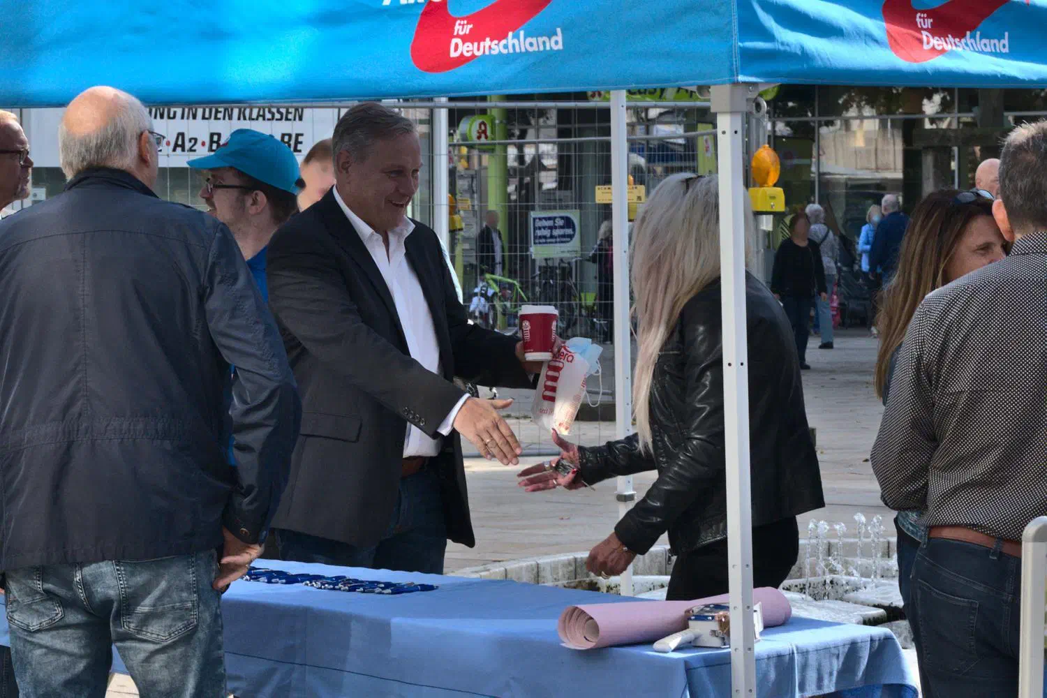 AfD-Infostand in Wolfsburg