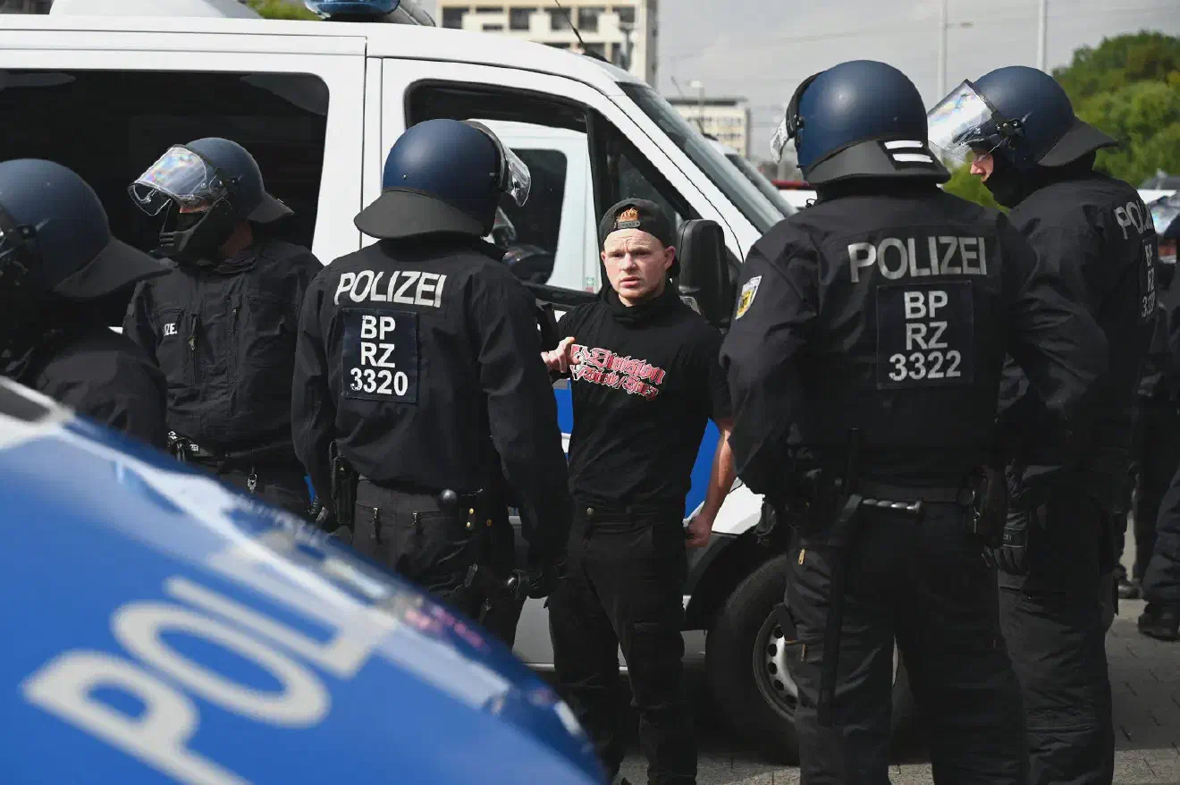 Ihr Umfeld ist- wie in den vergangenen Monaten deutlich zu beobachten war- einer ständigen Fluktuation ausgesetzt, was nicht gerade für die Fähigkeiten von Johannes  Welge und Martin Kiese spricht Mitglieder zu gewinnen und vor allem auch zu halten. 