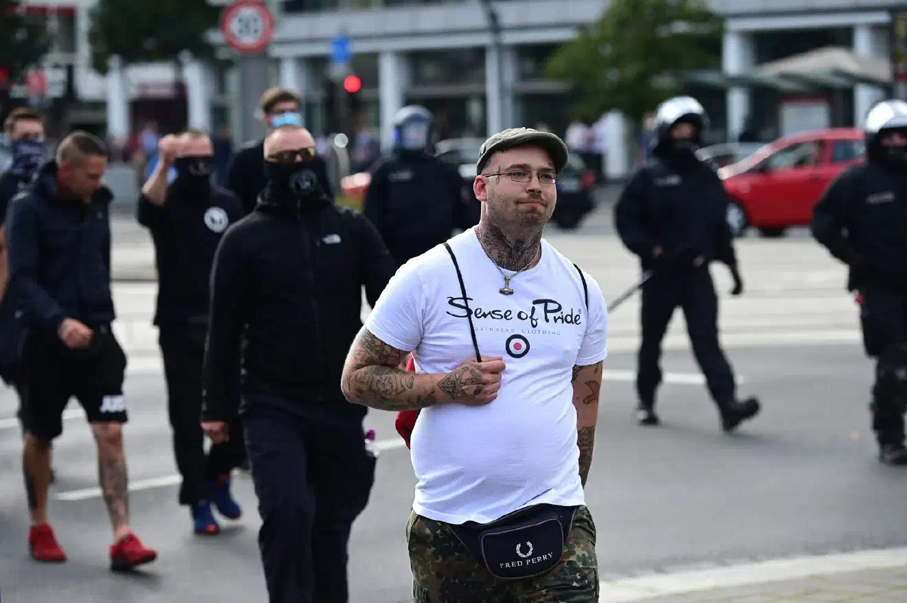 Trotz der ganz offensichtlichen Tatsache, dass die Kandidatur Bauers niemals ernst gemeint war und lediglich der Strategie der Braunschweiger Rechten geschuldet war Verwaltung und Polizei mit Arbeit, nicht zuletzt auch mit Klagen, zu überziehen und damit eine öffentliche  Aufmerksamkeit zu erlangen, die sie allein nie erreichen würden, kündigte Worch eine Klage gegen die Nichtzulassung von Pierre Bauer an und fabulierte sogar eine mögliche Wiederholung der Oberbürgermeisterwahl herbei. 