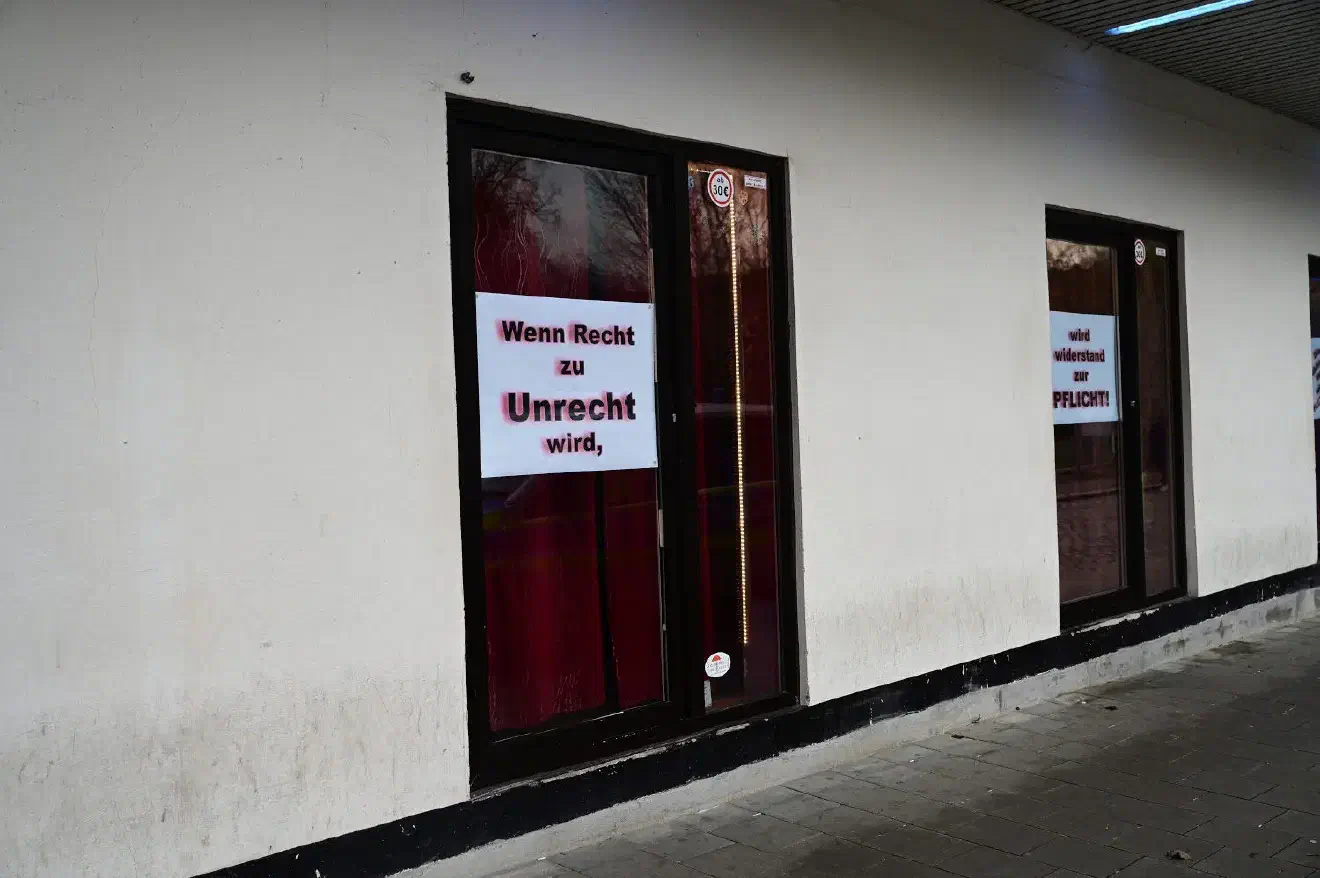 Der Veranstaltungsort befand sich in der Lessingstraße in Bremerhaven - eine Straße, die vor allem durch die dort ansäßigen Bordelle geprägt ist.