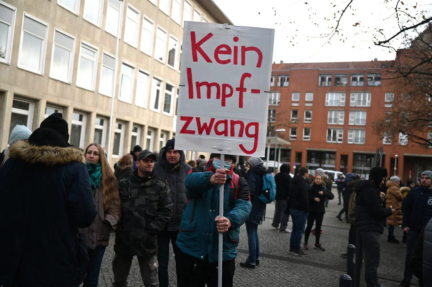 Kundgebung der AfD Niedersachsen und Impfgegner*innen in Hannover