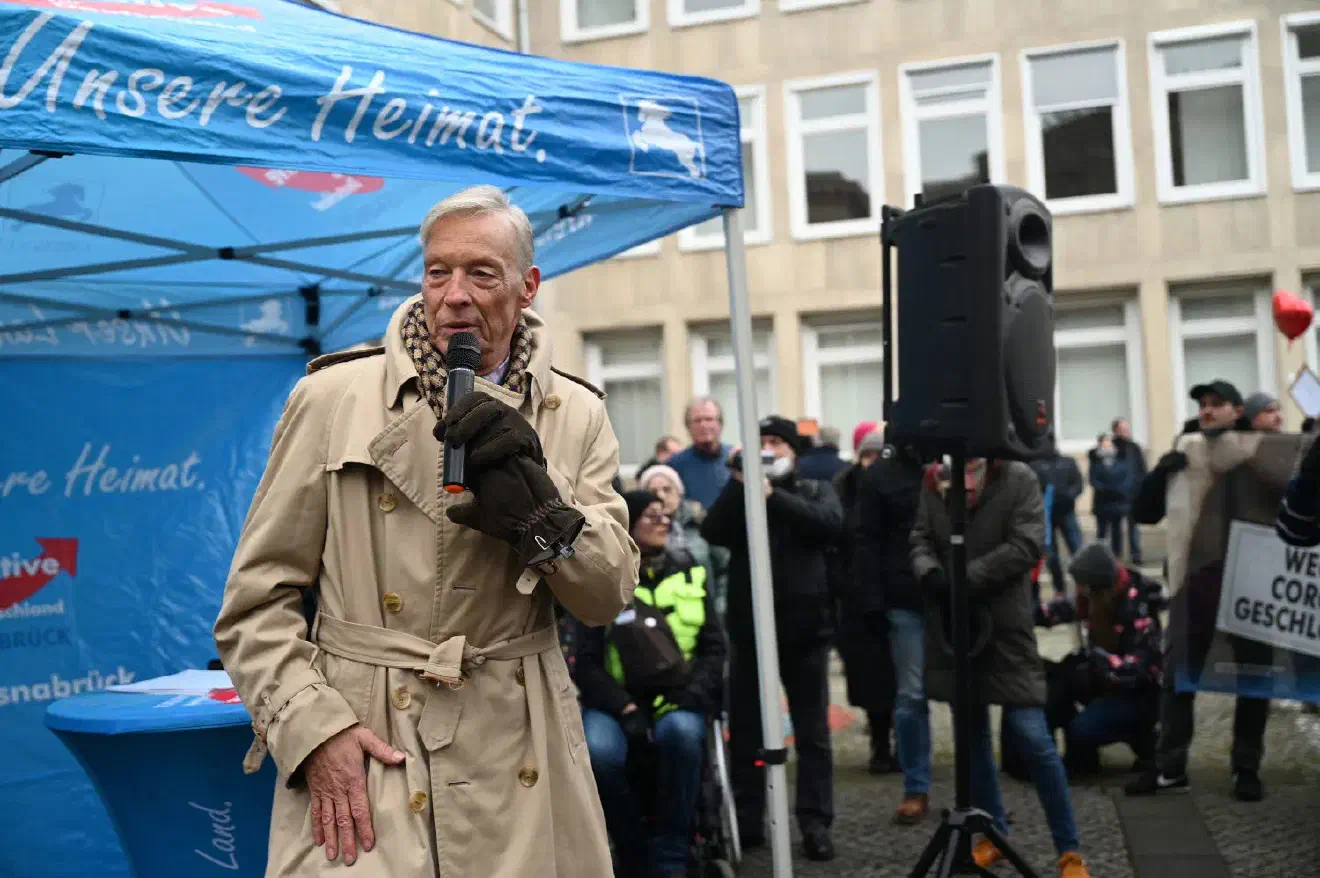 Das ehemalige AfD-Bundestagsmitglied Armin-Paul Hampel war ebenfalls in Hannover zugegen und hielt eine Redebeitrag.