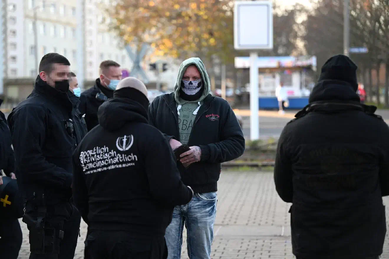 Ursprünglich plante die Gruppierung in thüringischen Gera eine Demonstration durchzuführen. Nach behördlichen Auflagen bzgl. steigender Corona-Fallzahlen wurde die Anmeldung jedoch zurückgezoghen.  