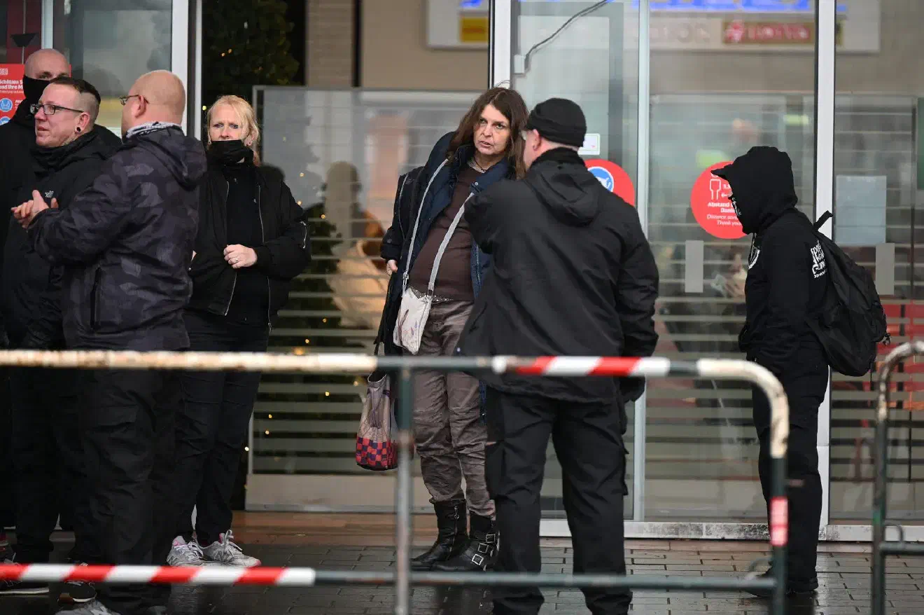 Neben lokalen Neonazis der Partei "Die Rechte" nahmen auch Mitglieder anderen Kreisverbände an der Demonstration teil.