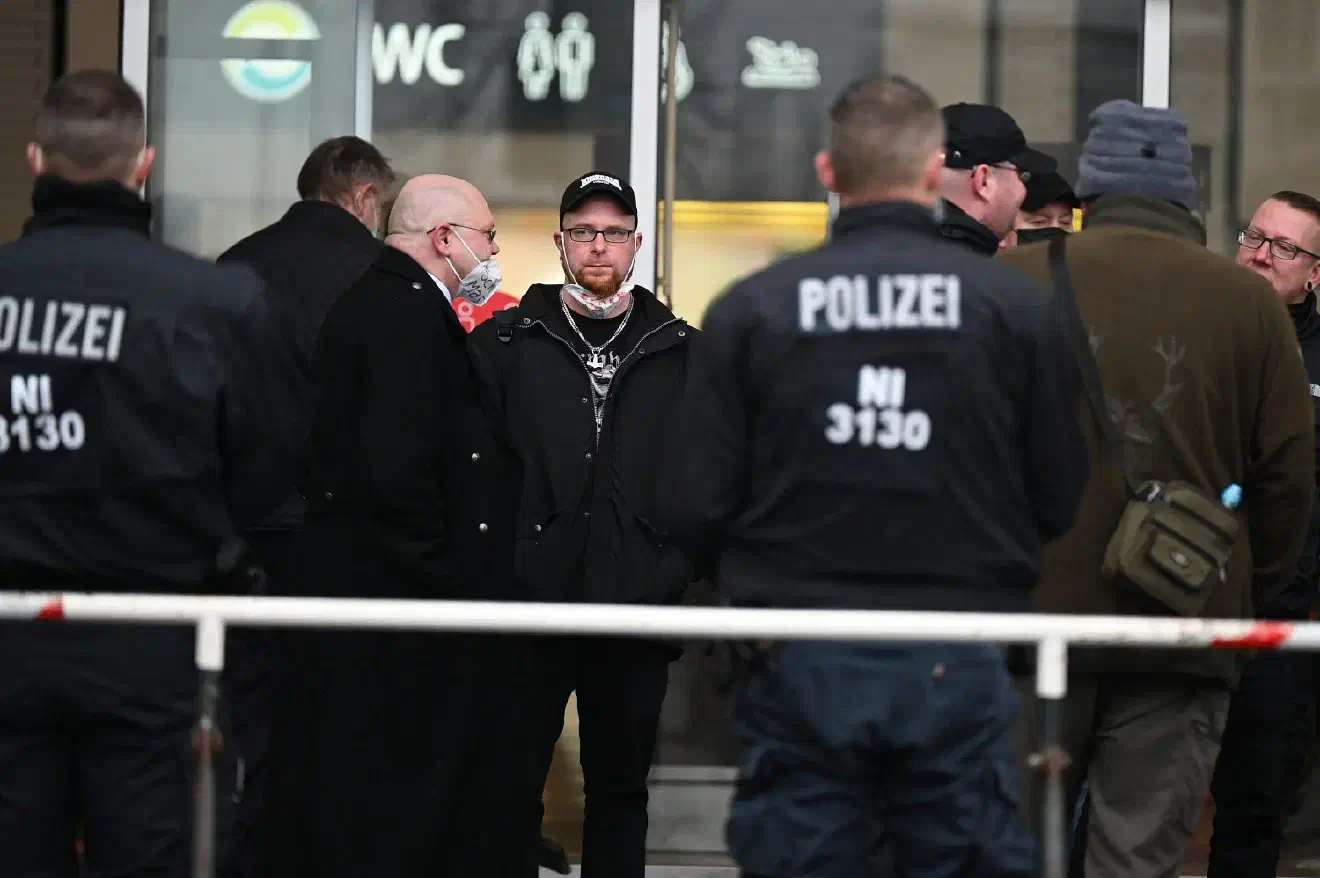 Auch ein kleine Delegation der NPD Hildesheim war am 18.12.2021 in Braunschweig zugegen.