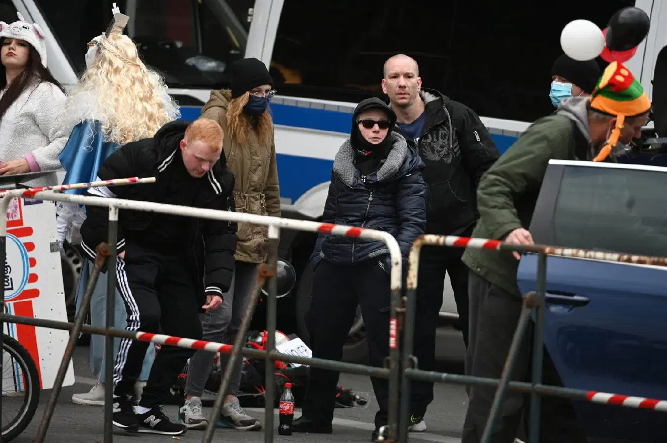 Bildmitte: Neonazis der "Neuen Stärke Magdeburg" vermeintlich Undercover auf der Veranstaltung...