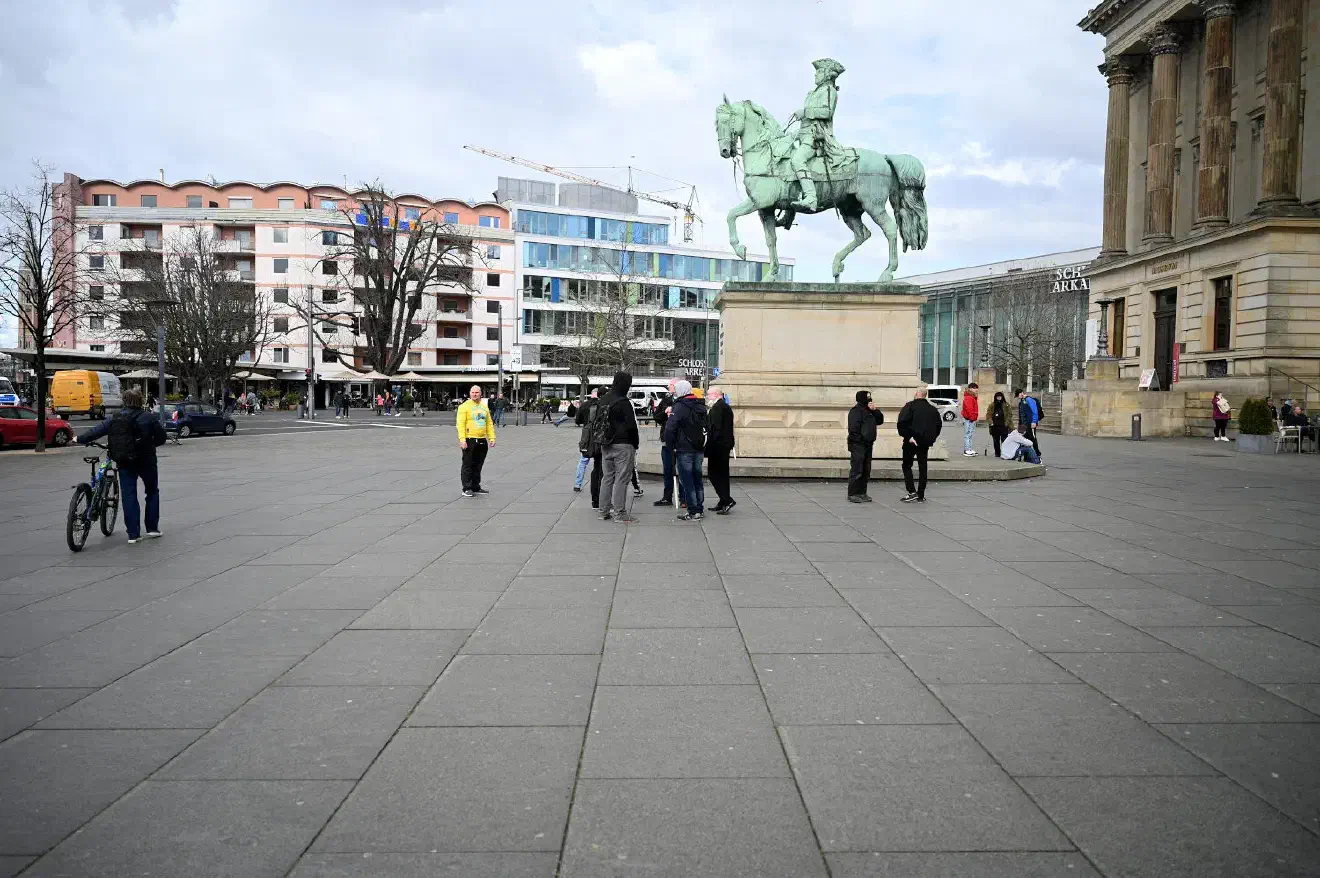 Der mangelnde Mobilisierungserfolg resultiert auch daraus, dass die, im vergangenem Jahr gegründe Neonaziorganisation "Neue Stärke" (NS) zunehmend ihre Zusammenarbeit mit der Partei "Die Rechte" überdenkt, nachdem ihr aus DR-Parteistrukturen offen "Idiotie" und "undizipliniertes, zersetzendes Verhalten" vorgeworfen wurde.