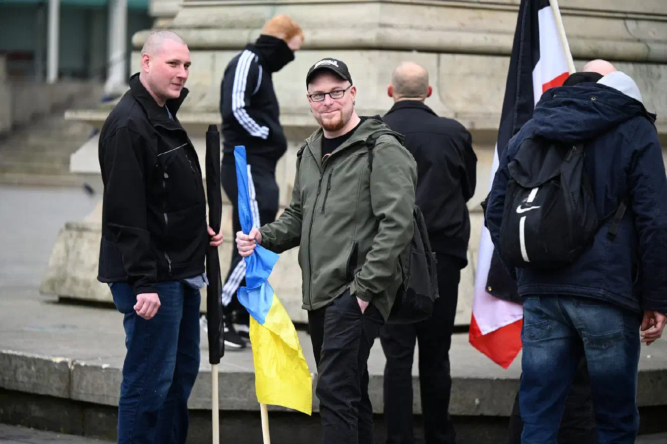 Auch eine, im Februar 2022 vom Kreisverband durchgeführte "Karnevaldemo" bei der sich Teilnehmer*nnen unter anderem als Schweine verkleideten - in Kombination mit der Selbstbezeichnung "Nazi" - weckte innerhalb der Neonazi-Szene Assoziationen die nicht überall gut ankamen.