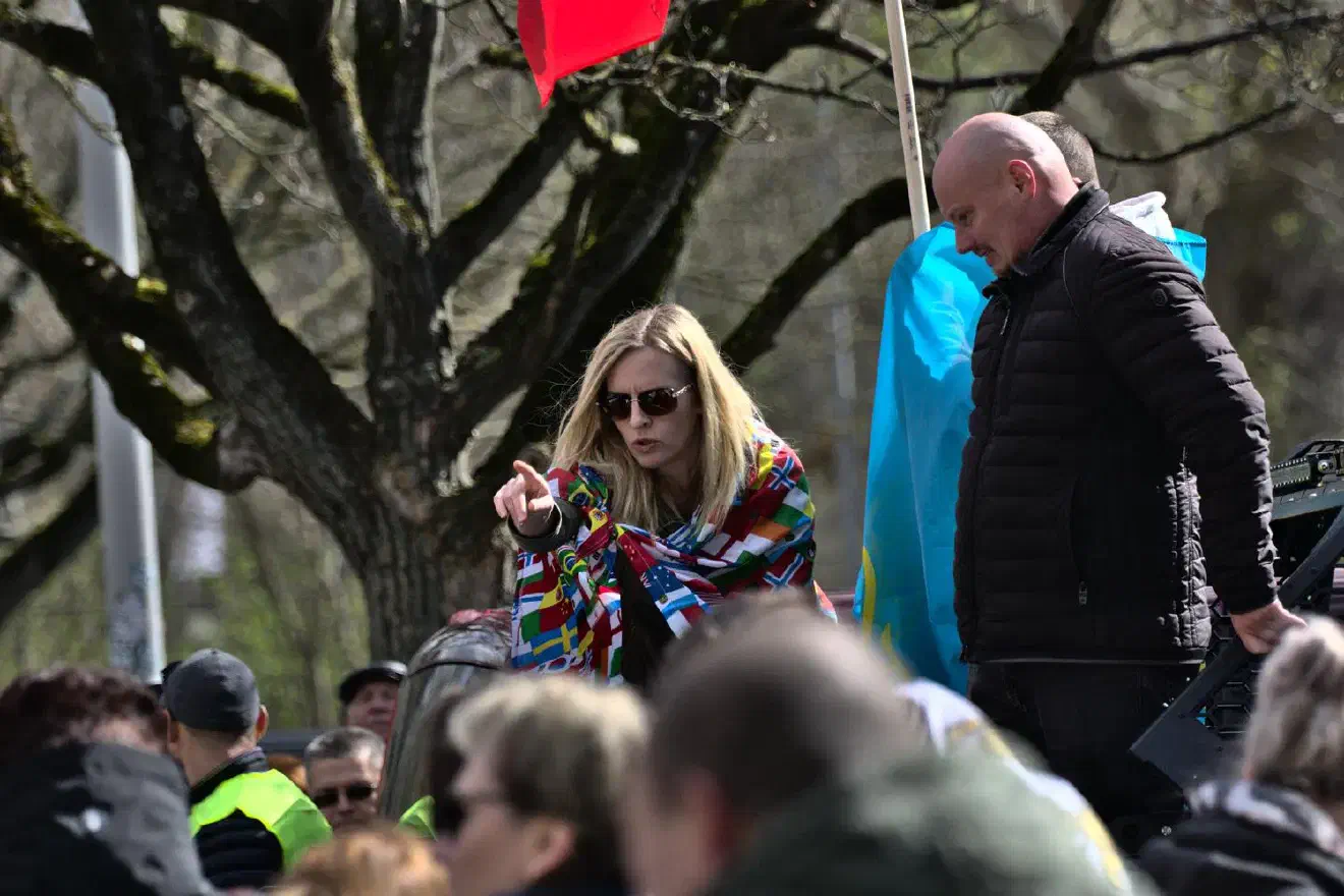 In der Nähe des Waterlooplatzes wurde der Korso von Gegendemonstrant*innen kurzzeitig gestoppt und in der Folge aufgeteilt, was zu weiteren Komplikationen führte.