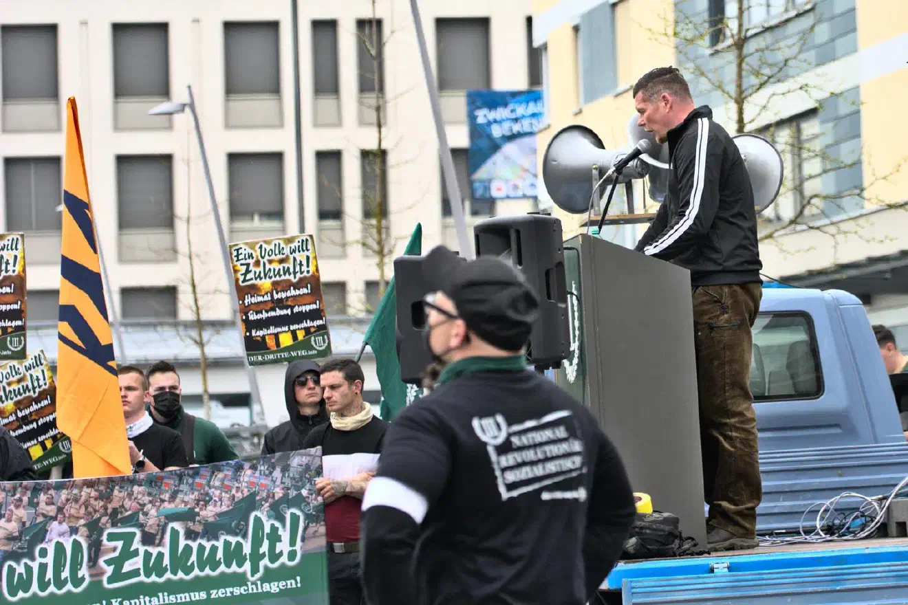 Hier Matthias Fischer auf der Abschlusskundgebung.