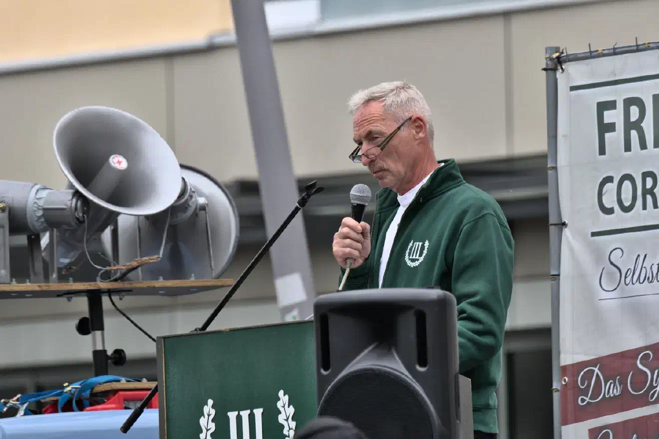 Auch der stellvertretende Vorsitzende des III. Wegs, Klaus Armstroff, hielt noch eine Rede.