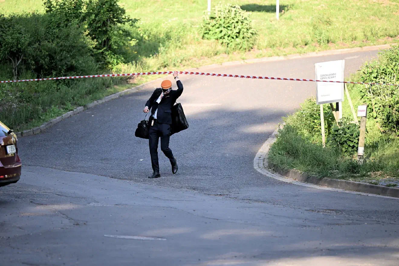 Das Gelände rund um das Burschenschaftsdenkmahl befindet sich im Privatbesitz. Für Anwohner*innen wie Pressevertreter*innen war der Bereich an diesem Tag nicht zugänglich und weiträumig abgesperrt.