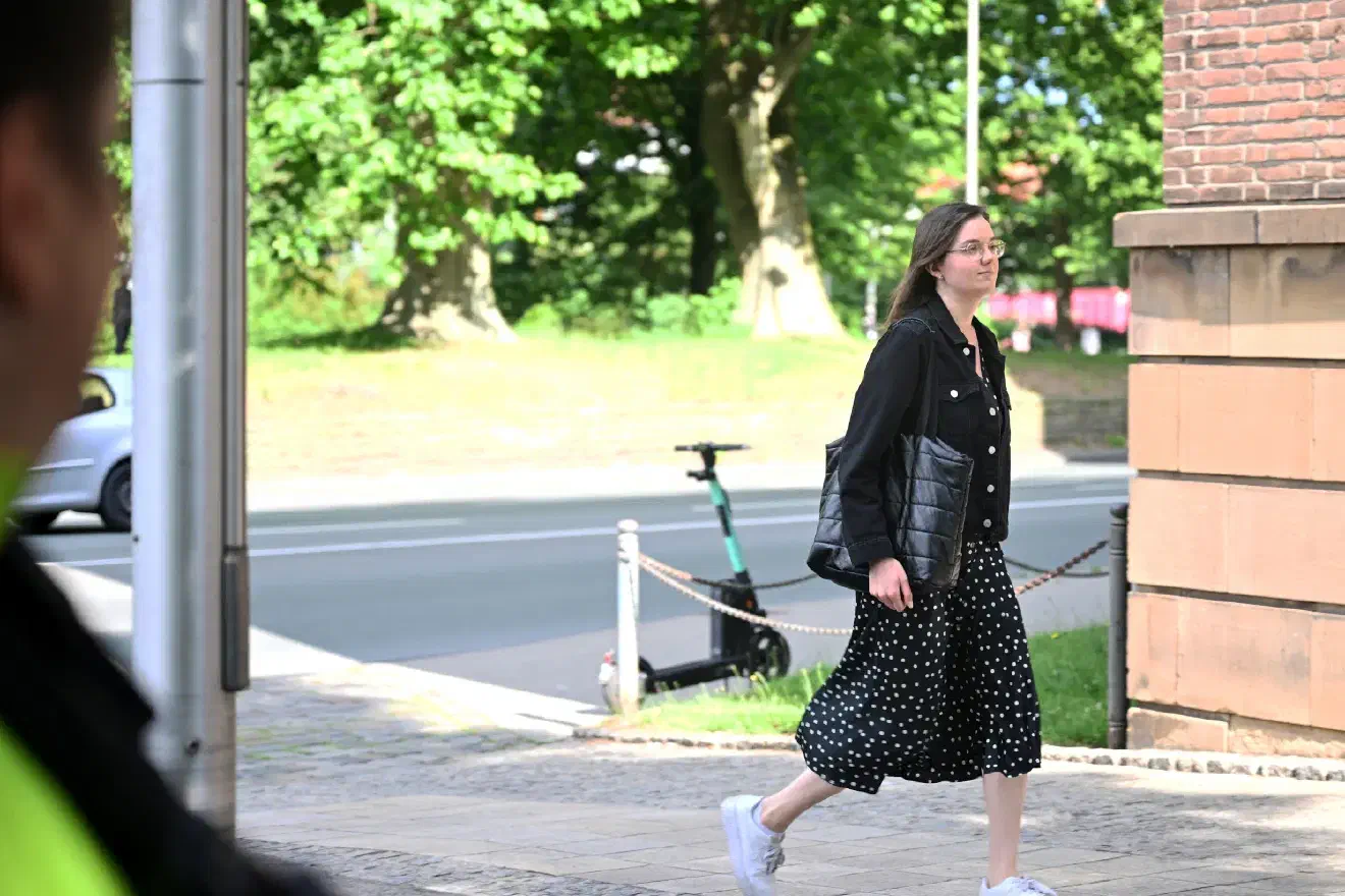 Als Rednerinnen wurden im Vorfeld die AfD-Bundestagsabgeordnete Gerrit Huy, die AfD-Politikerin Anna Rathert und die der Identitären Bewegung (IB) zugeordnete Charlotte Corday angekündigt.
