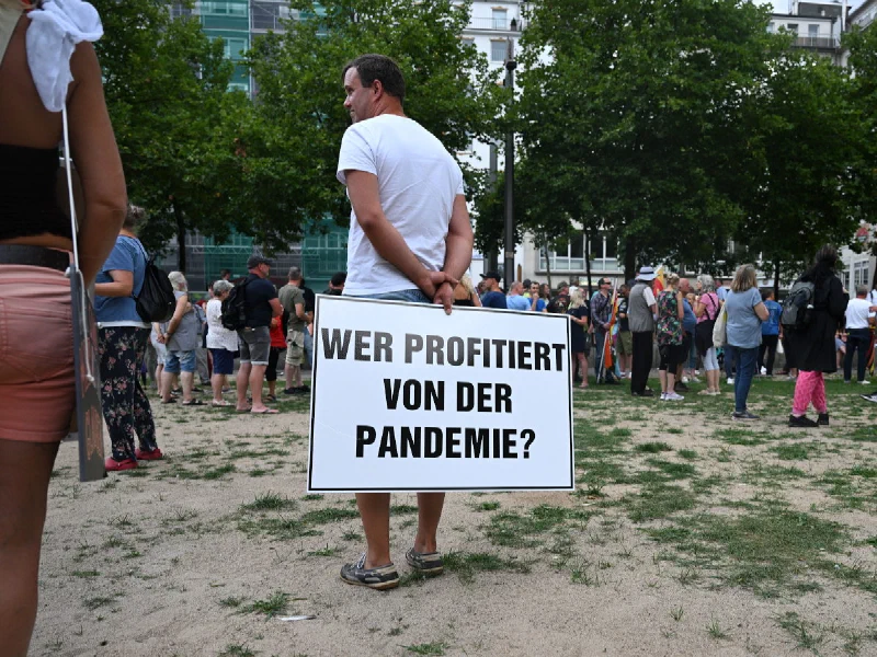 Demonstration von Verschwörungsideolog:innen in Bremen