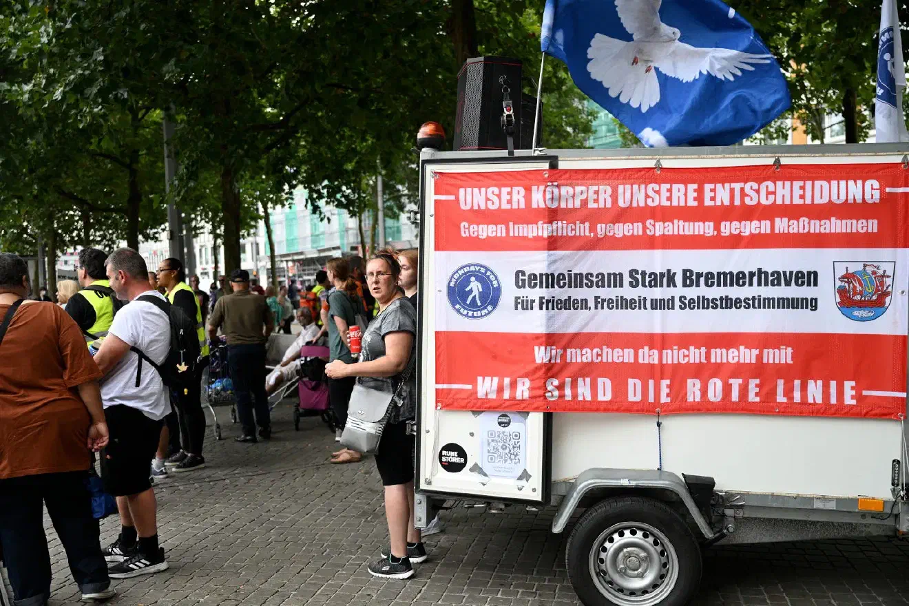 Während Anfang des Jahres noch regelmäßig mehrere Hundert Personen in Bremerhaven mobilisiert werden konnten, waren es zuletzt nur noch mehrere Dutzend. Durch die Ausweitung nach Bremen erhoffen sich die Organisator:innen einen erneuten Mobilisierungs-Schub.