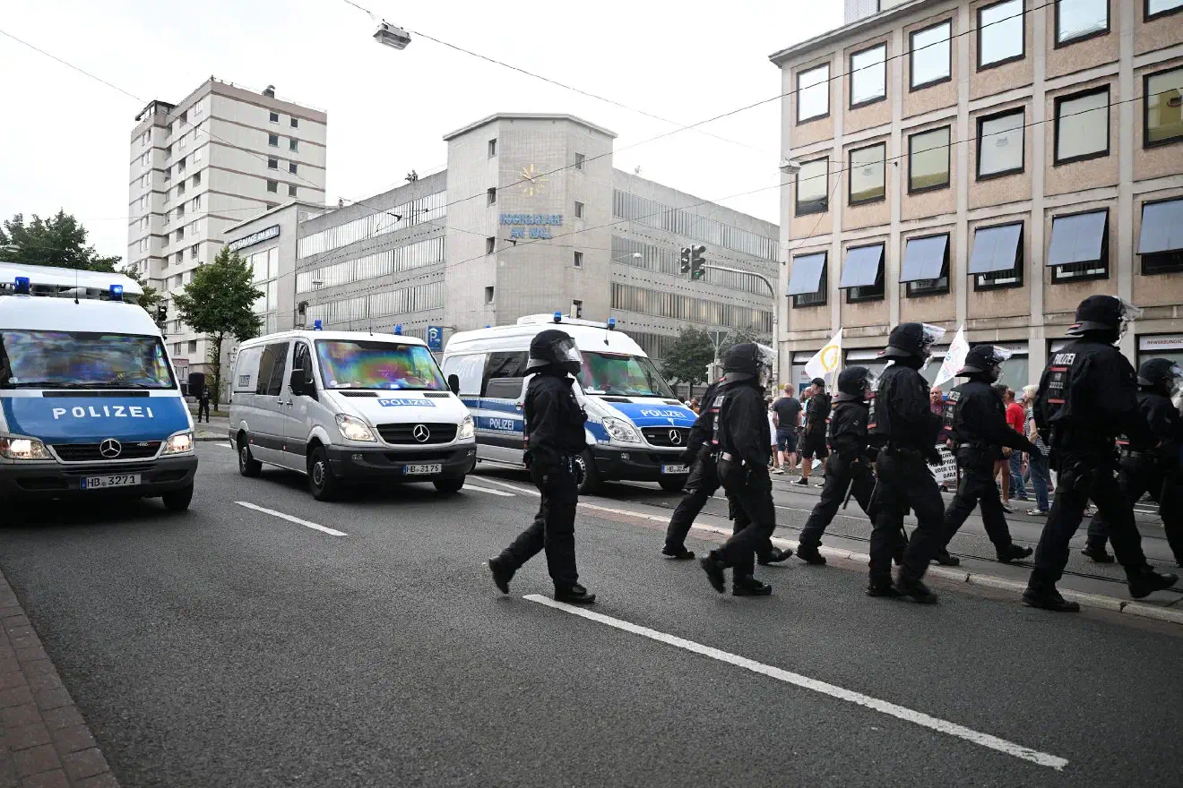 Der Demonstrationszug von " Gemeinsam Stark " scheiterte an der Blockade und musste unverrichteter Dinge wieder zum Bahnhof zurückkehren.