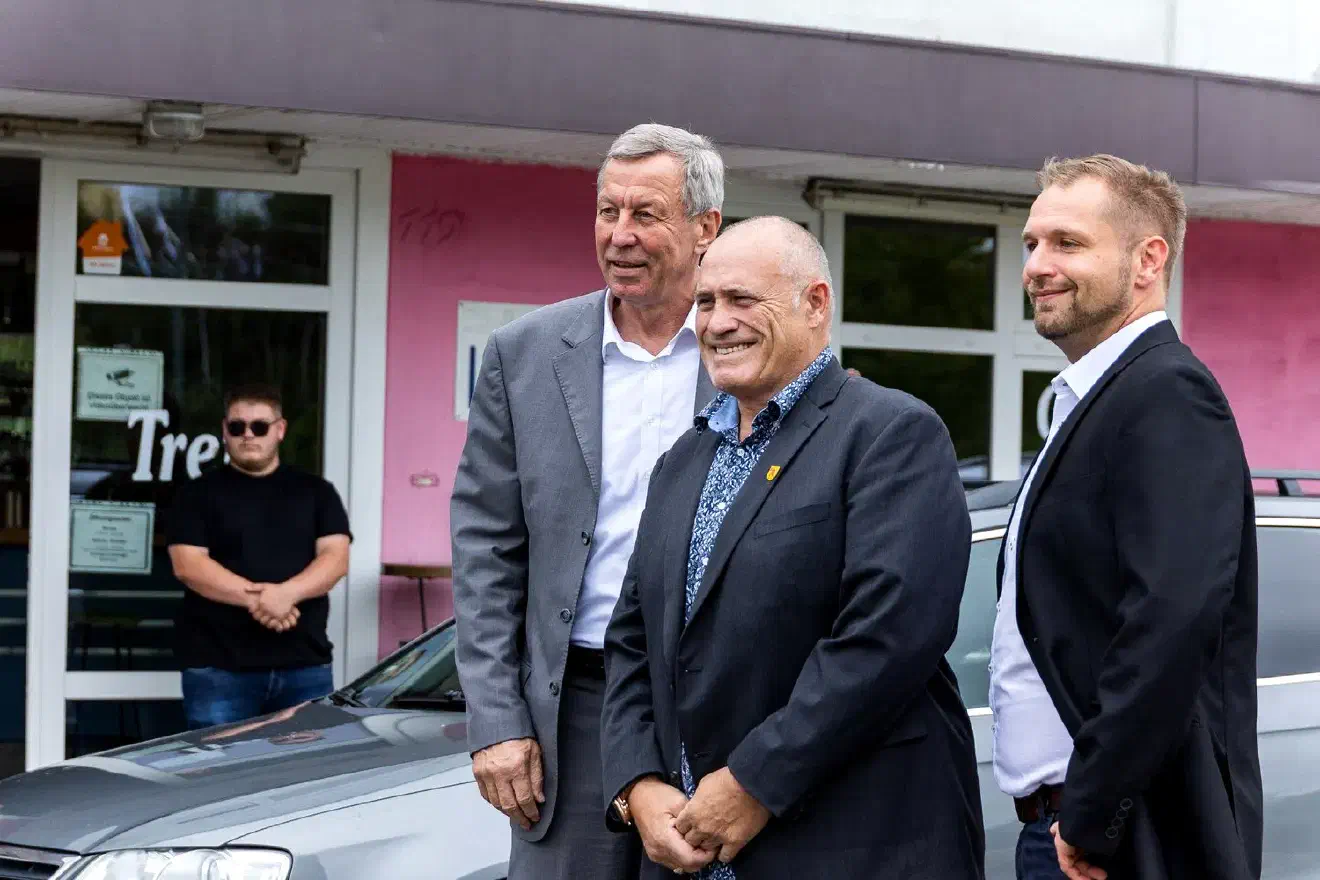 Inhaltlich wussten die meisten Teilnehmer:innen nicht, worum es bei der Veranstaltung eigentlich gehen sollte - neben dem posieren für Wahlkampffotos. Es wurde nur der Wahlkampfauftakt beworben.