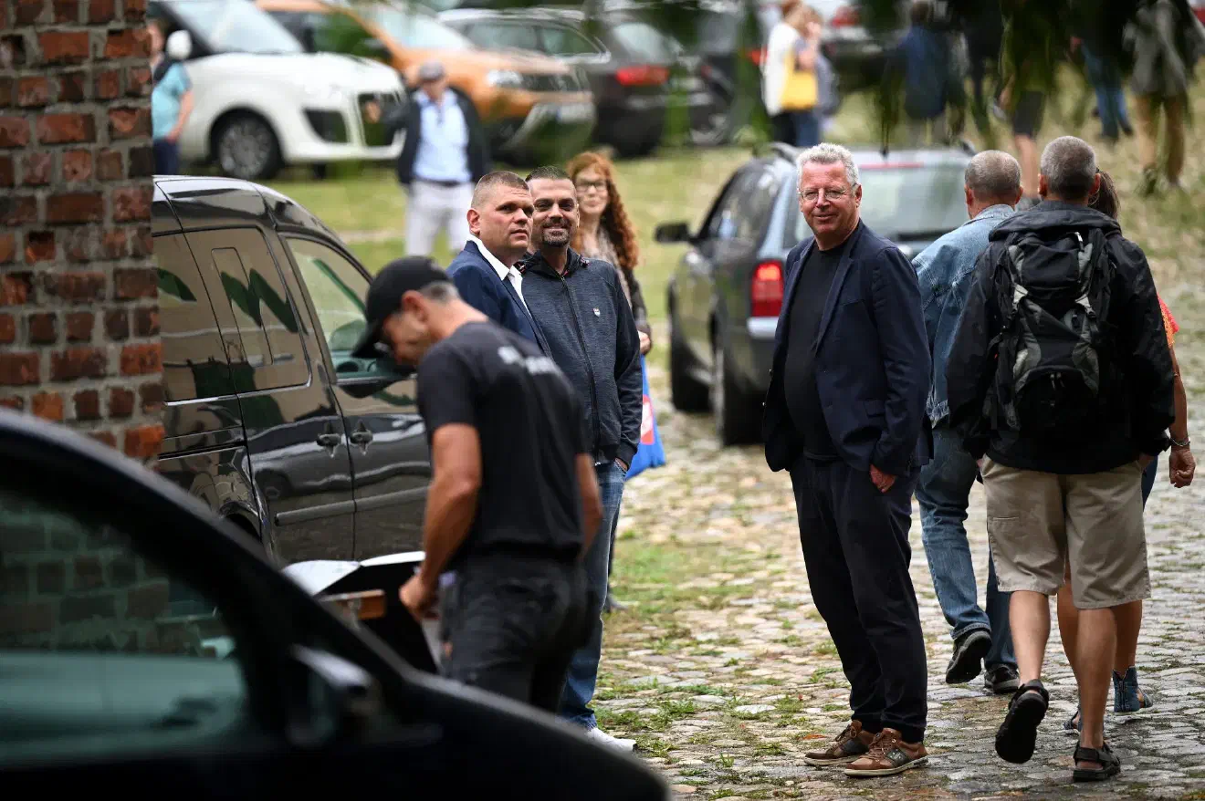 Der Kartenpreis für die zuvor öffentlich beworbene Veranstaltung belief sich auf 30€. Dafür bot sich der Rahmen zur Vernetzung extrem rechter bis hin zu offen neonazistischer Akteur:innen.