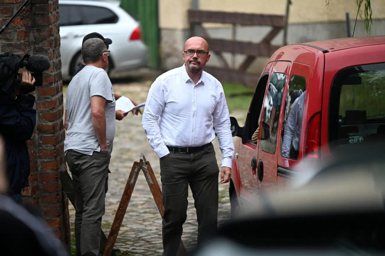 Hans-Thomas Tillschneider (AfD) nutzte seine Rede, um gegen die CDU zu hetzen und schloss eine Koalition der AfD mit dieser kategorisch aus. Tillschneider propagiert aufgebracht, die AfD brauche Partner für eine zukünftige Regierungskoalition, das können seiner Meinung nach die Freien Sachsen sein, ebenso wie Die Basis oder eine %quot;Lafontaine-Wagenknecht-Partei" oder andere. 