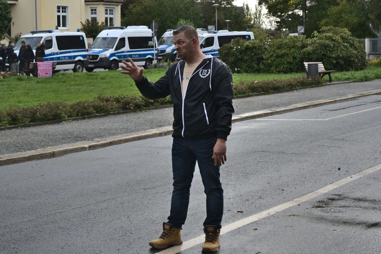 Tony Gentsch organisierte die Ankunft der Demonstration. Hier standen außerdem ein paar Stände.