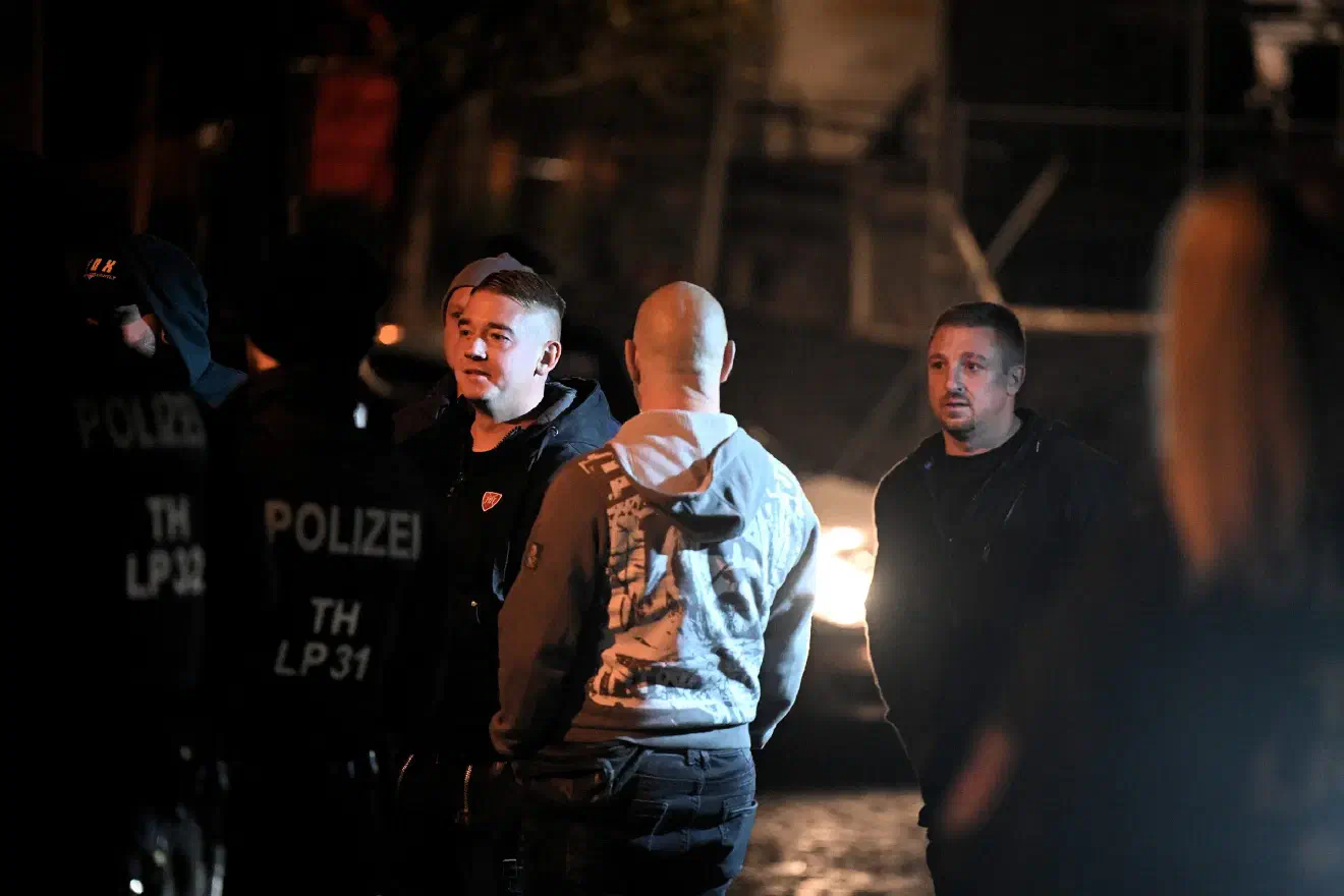 Bei dem Veranstaltungsort handelte es sich um das lokale NPD-Parteibüro in Eisenach, das unter der Bezeichnung "Flieder Volkshaus" innerhalb der Neonaziszene bundesweite Bekanntheit genießt.