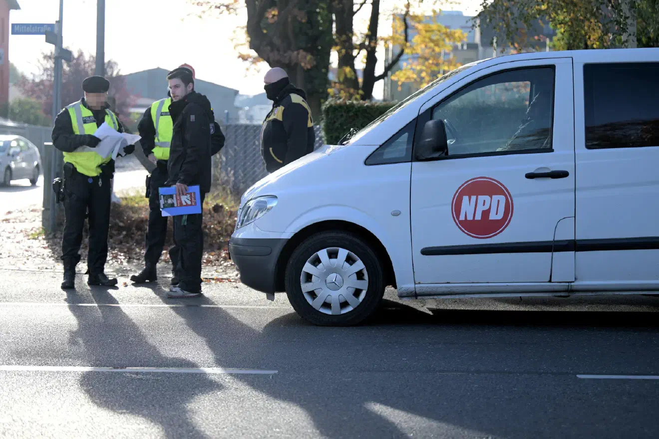 Die nun durchgeführte Demonstration richtete sich gegen gesetzlich Einschränkungen im Bezug auf das Zeigen von Reichskriegsflaggen und Reichsfahnen auf Demonstrationen. Die Innenminister von Bund und Ländern hatten sich im Jahr 2021 auf entsprechende Regelungen geeinigt. 