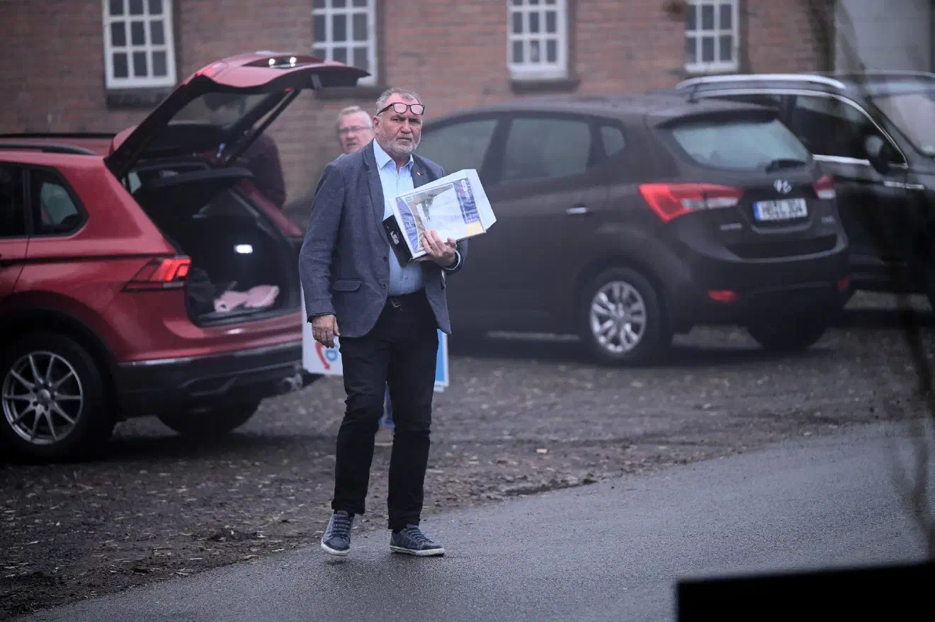 Die Versammlung des selbsternannten AfD-"Notvorstandes" um Heiner Löhmann (hier im Bild) sorgte innerhalb der AfD für große Irritationen. Den Organisator*innen soll von der AfD-Bundesebene im Vorfeld schriftlich mitgeteilt worden sein, dass die geplante Aufstellungsversammlung im Bremer Stadtteil Burglesum über keinerlei rechtliche Legitimation verfüge - ein Umstand, der die Organisator*innen nicht davon abhielt, sich darüber hinwegzusetzen und die Versammlung dennoch stattfinden zu lassen.