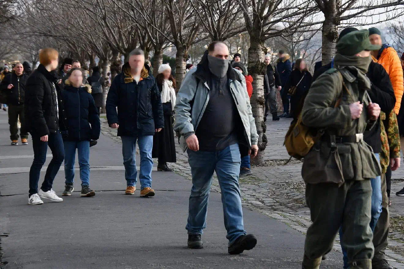 Neonazigruppen aus ganz Europa gedenken seit Jahren an jedem 12. Februar dem militärischem Desaster mit dem sogenannten „Day of Honor“ in Budapest. Während bis zum Jahr 2006 die Veranstaltungen vor allem durch die Neonazigruppierung „Blood & Honour“ als stationäre Kundgebung durchgeführt wurde, findet seit 16 Jahren auch dier bereits erwähnte „Gedenk- und Wandertour“ statt.    