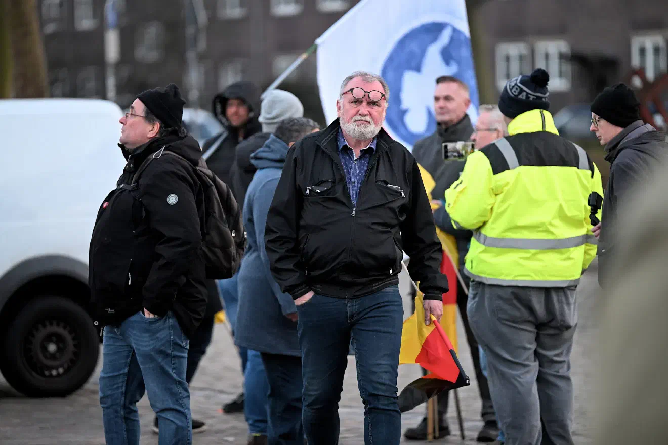 Heiner Löhmann gehörte im Oktober 2022 zu den Gründungsmitgliedern des sogenannten "Notvorstandes der AfD im Landesverband Bremen". Dieser sieht sich in Opposition zur bisherigen Landesspitze um den AfD-Politiker Sergej Minich - dem jegliche Legitimation von Seiten des "Notvorstandes" abgesprochen wird. Der Streit beschäftigt inzwischen die AfD-Bundesführung und das Bundesschiedsgericht.