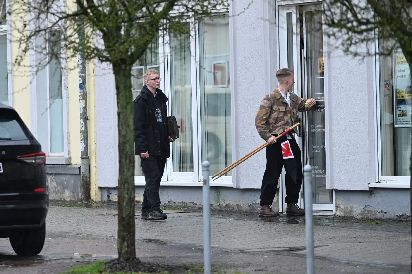 Bei dem Treffen handelte es sich um das sogenannte "Treffen der Generationen" - ein jährlich stattfindender Austausch von ehemaligen und aktiven JN-Mitgliedern. Nur wer über eine Mitgliedschaft in der JN verfügt oder verfügte wurde dazu eingeladen.