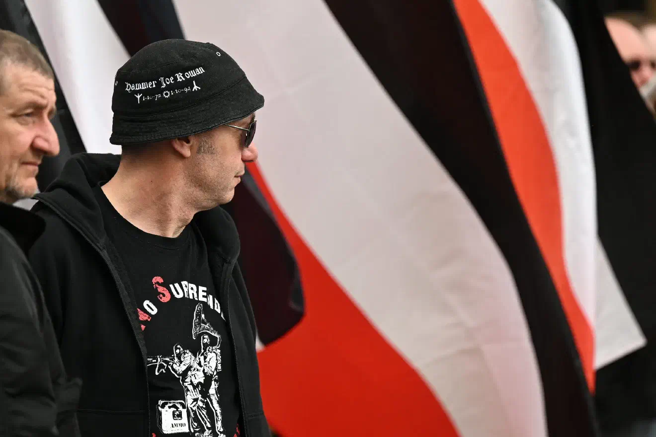 Joe Rowan war der Sänger der US-amerikanischen Rechtsrockgruppe Nordic Thunder. Er starb am 1. Oktober 1994 bei einer Schießerei im Anschluss an ein Rechtsrockkonzert. In der internationalen Rechtsrockszene wird er seitdem als Märtyrer verehrt. Insbesondere vom neonazistischen Netzwerk der "Hammerskins" - zu den Rowan gehörte.