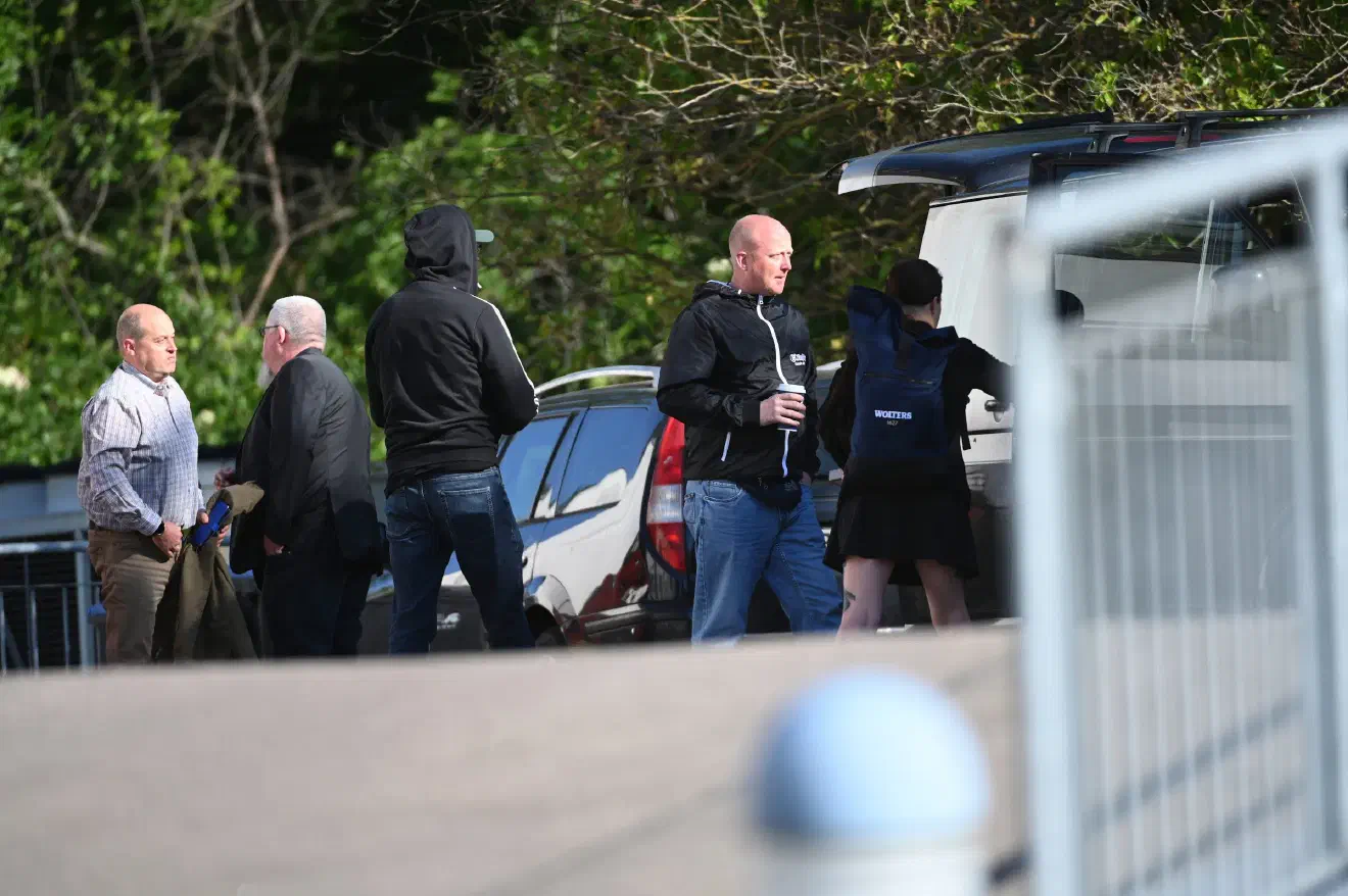 Und die Hoffnung auf Erfolg erschien nicht unbegründet. In Folge des NPD-Bundesparteitages in Altenstadt im Jahr 2022 wurden entsprechende Maßnahmen getroffen: lautstarker Protest und offener Widerstand gegen die Pläne des NPD-Bundesvorstands wurde mit Parteiausschlußverfahren bedacht, mißliebige Parteimitglieder ihrer Ämter enthoben. Auch kam es, wie aus Parteikreise zu vernehmen war, im Vorfeld des nun stattgefunden Parteitages in Riesa zu tätlichen Angriffen gegen allzu "hartnäckige" Gegner der geplanten Umbenennung. 