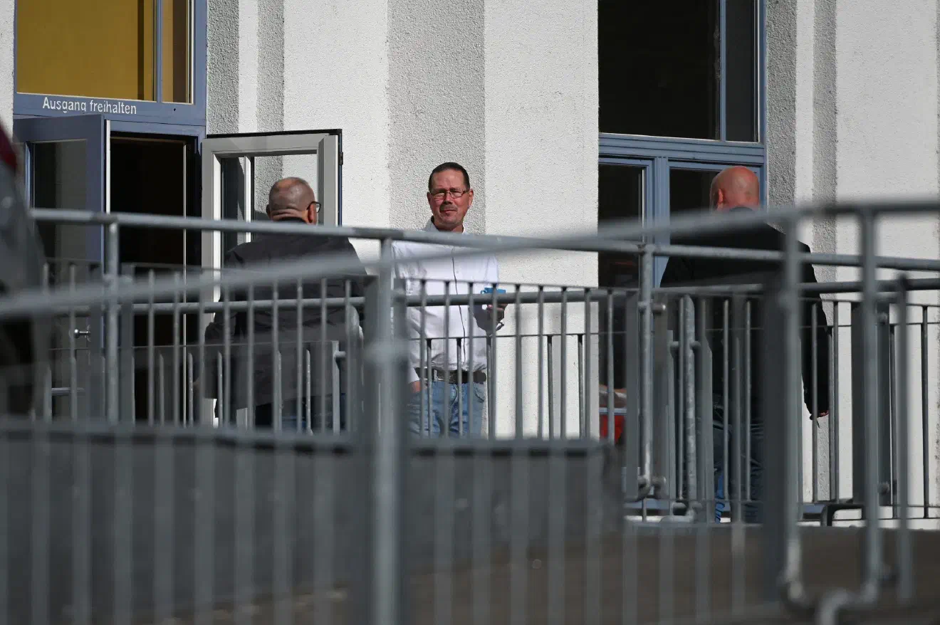 Bei der Ausrichtung der Veranstaltung half auch, neben einem eigens eingesetzten Ordnerdienst, insbesondere Andreas Käfer (Bild), seines Zeichens Kreisvorsitzender der NPD in Berlin Marzahn-Hellersdorf. Während des letzten Bundesparteitages der NPD war Andreas Käfer noch für die Einlasskontrolle zur Veranstaltung zuständig gewesen.