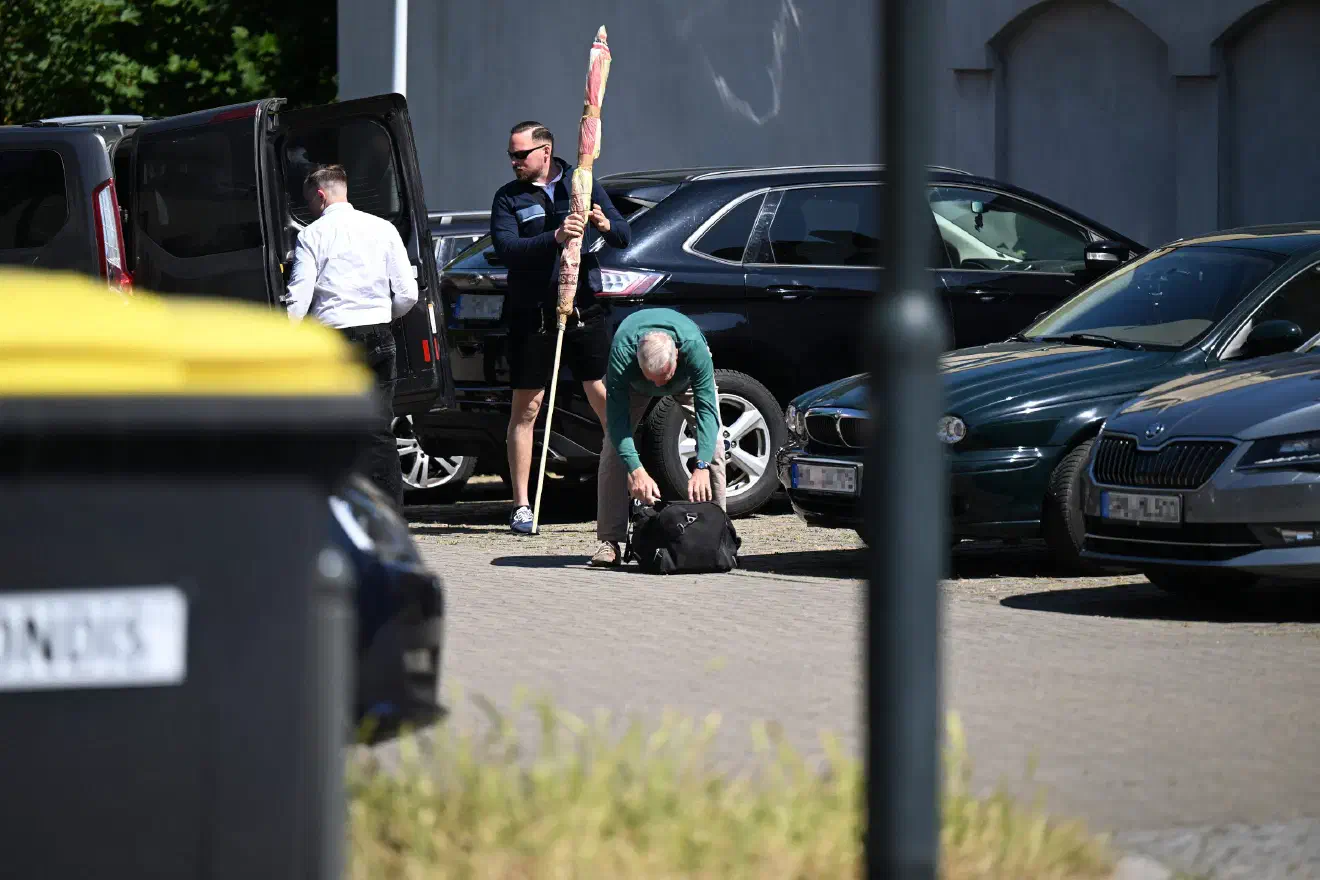 Als eine der letzten Reisegruppen reisten Mitglieder der NPD-Jugendorganisation "Junge Nationalisten" (JN) aus Niedersachsen ins sächsische Riesa. Begleitet wurde diese vom derzeitigen NPD-Landesvorsitzenden Manfröd Börm.