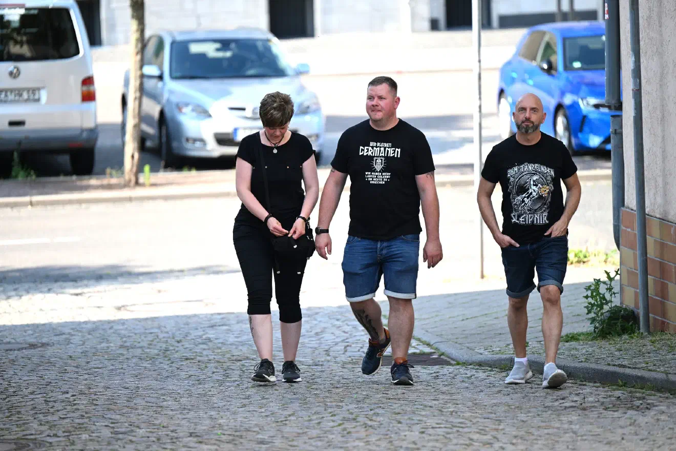 Die Bedeutung und der Erfolg neonazistischer Konzertveranstaltungen in Eisenach läßt sich auch an dem Zuspruch der Neonaziszene ablesen. So war ursprünglich lediglich am Samstag ein Konzert geplant. Aufgrund des enormen Andrangs auf die Konzertkarten entschieden sich die Verantalter dann ein weiteres Konzert am Freitag durchzuführen.