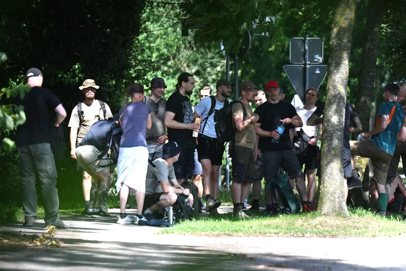 Solche Veranstaltungen, an denen sich unter anderem Mario Müller beteiligte, dienen den neonazistischen Strukturen vor allem zum Aufbau und der Stärkung von Netzwerken. Sie dienen zur Festigung der neonazistischen Weltanschauung und der Stabilisierung der damit einhergehenden Identitäten. Auch das Ziel der Wanderung, die "Stedingsehre", steht in diesem Zusammenhang. Damit wird eine ideologische Brücke zum historischen Nationalsozialismus geschlagen und pathetisch aufgeladen.