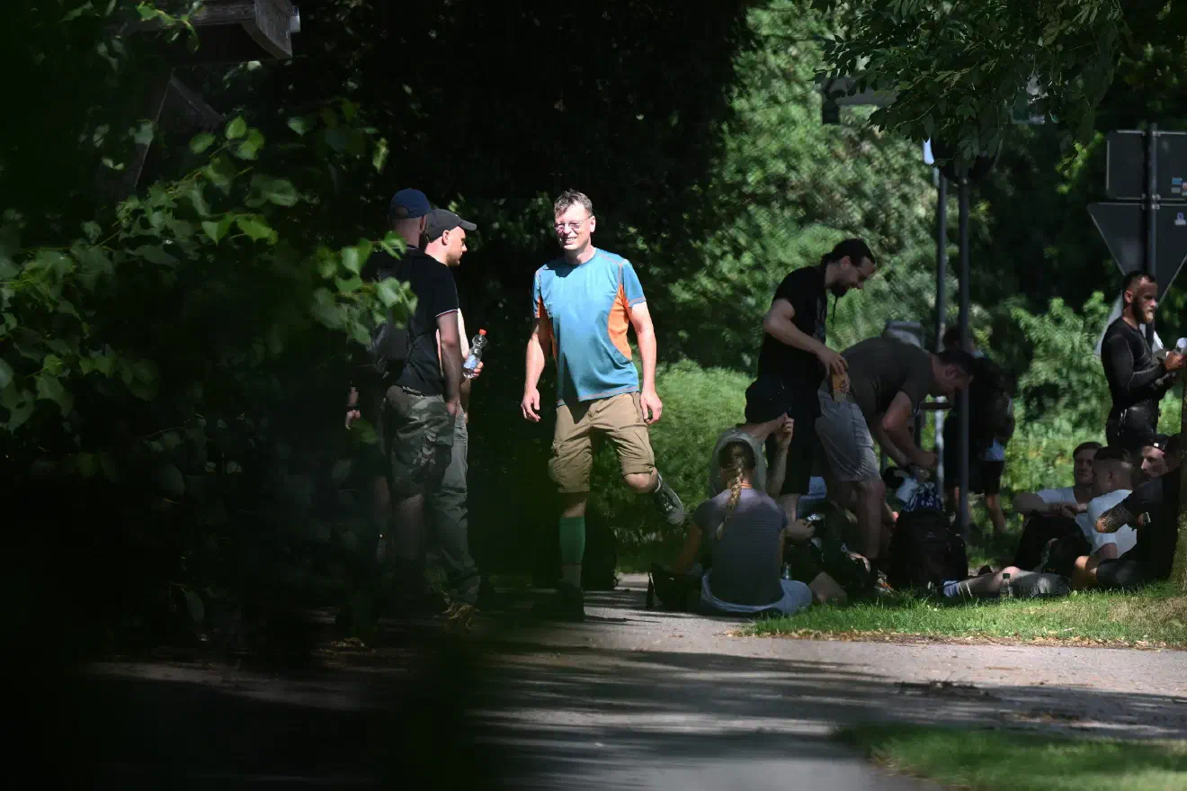 Ebenfalls vor Ort: der langjährige Neonazi-Kader Henrik Ostendorf aus Bremen.