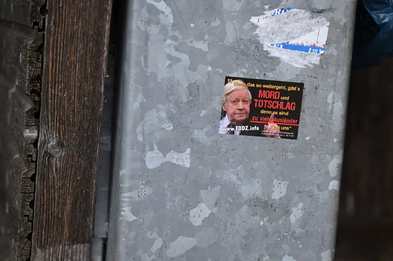 Neonazistische Propagandamaterialien, die unter anderem an Rastplätzen hinterlassen wurden.