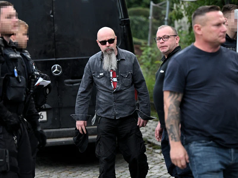 Hier wird Volksverhetzung noch groß geschrieben. Rechtsrock-Konzert in Eisenach)