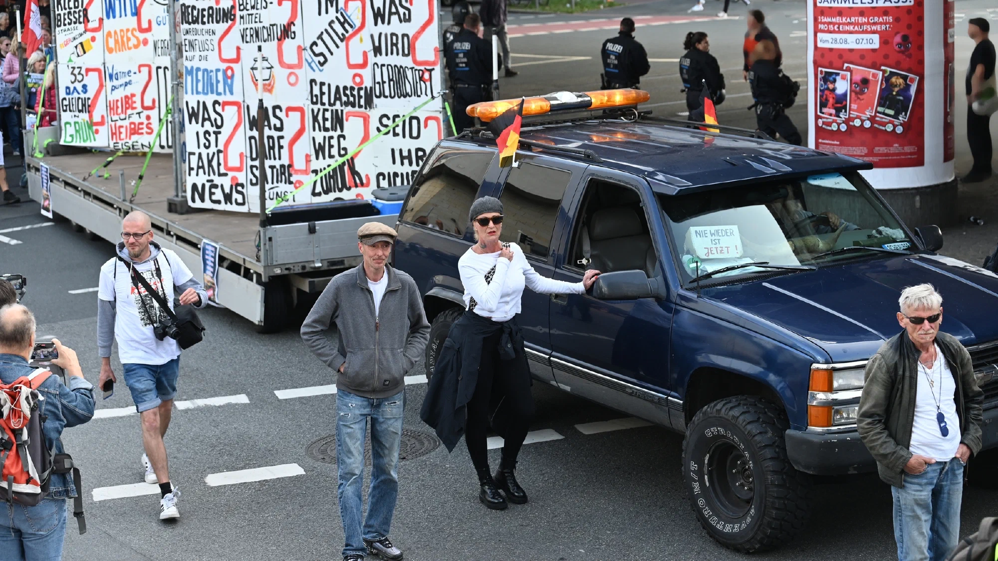 Demonstration von Verschwörungsideolog:innen in Bremen
