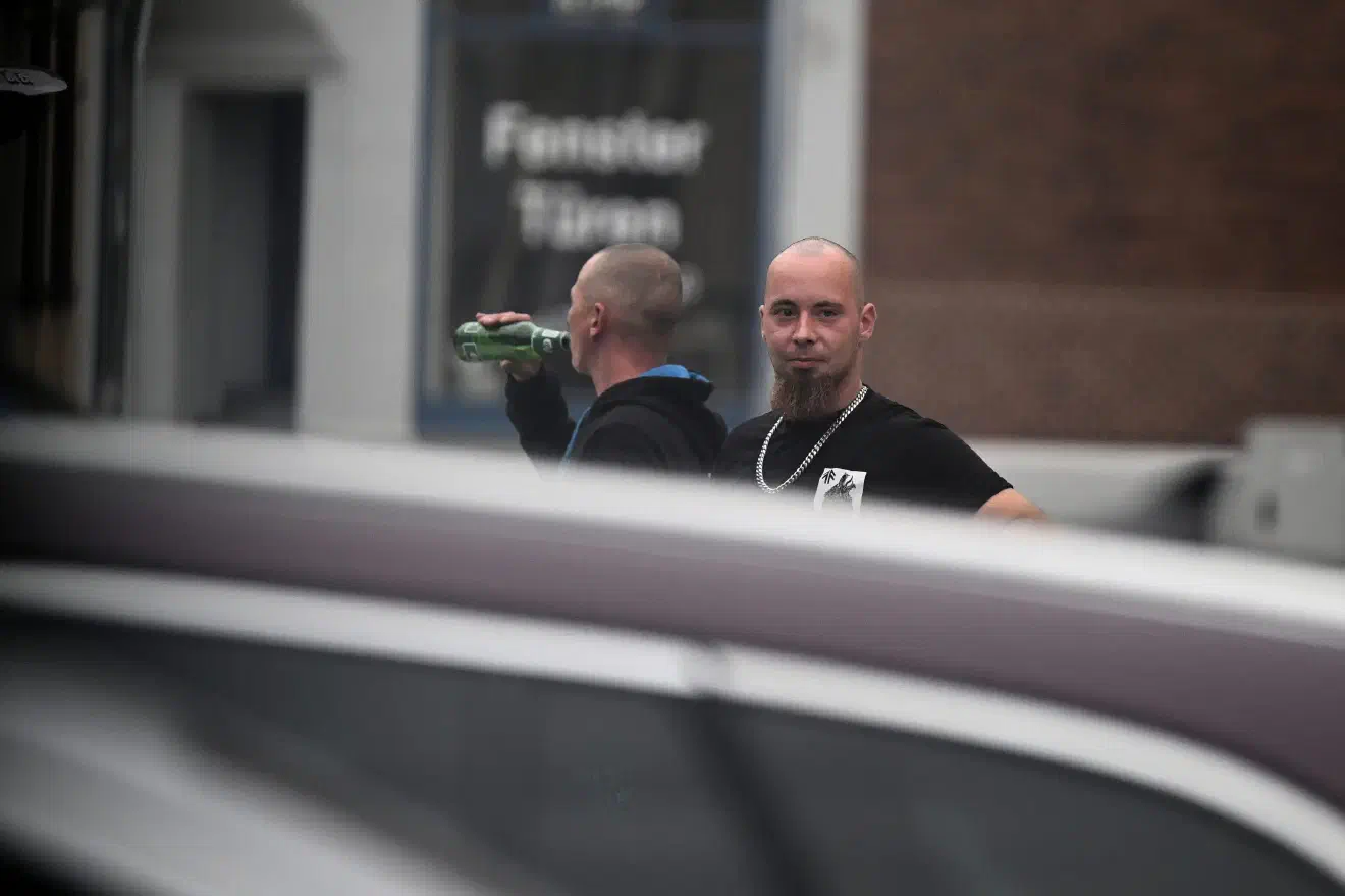 Verzichtet wurde im Nachgang auch auf eine polizeiliche Pressemitteilung, die auf den Polizeieinsatz oder das Rechtsrock-Konzert hinweisen könnte. Da die lokalen wie überregionalen Medien ohnehin kaum über die Geschehnisse bei den fast monatlich stattfindenen Rechtsrock-Konzerten berichten, scheint es von Seiten der Polizei diesbezüglich auch kein Problembewusstsein zu geben - auch wenn es vor Ort immer wieder zu Straftaten kommt.