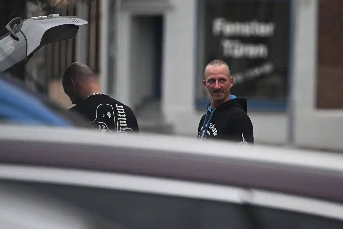 Für den Abend war der Auftritt des Neonazis Marcel Martens vorgesehen, der unter dem Namen F.i.e.L. ("Fremd im eigenen Land") auftritt. Bereits im Dezember 2022 fand ein Auftritt mit dem Neonazi in Eisenach statt. Und dies obwohl Martens aufgrund seines Umgangs mit Geldern als umstritten gilt.